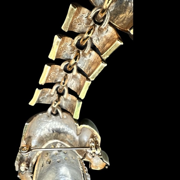 1980s  Lion Articulated Shoulder Brooch Pin Gold Plated Pave Crystals Statement - Picture 9 of 13